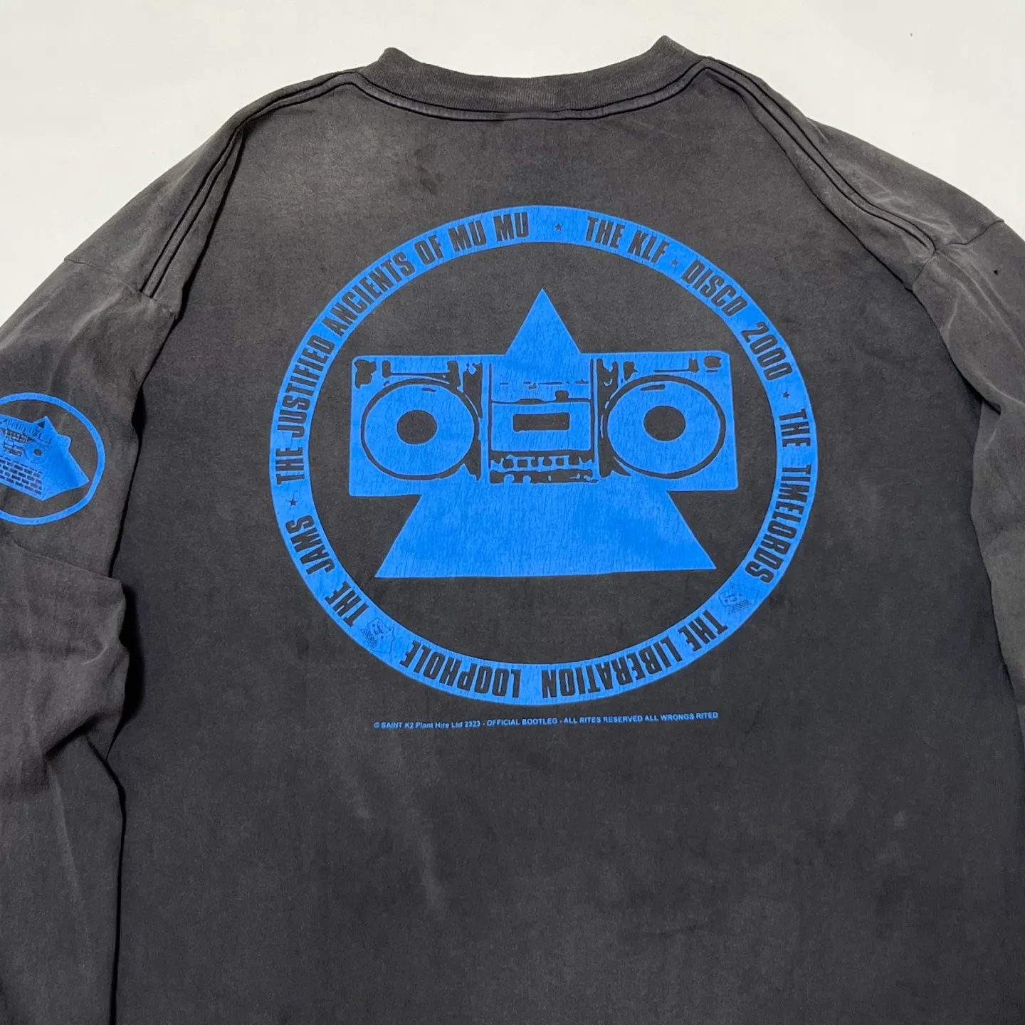 SAINT Mxxxxxx × The KLF BLUE KLF_LS TEE KLF/BLK Blue KLF tape recorder long sleeves Wash black S-XL Completely aligned Tube weaving without side seam fabric Garment dyeing Maliu water fading and distressing Simulated sun washing and fading treatment Natural and perfect fading Hand-made holes and frayed Ink splashing treatment Extremely heavy work Correct main mark/wash mark/little angel anti-counterfeiting mark